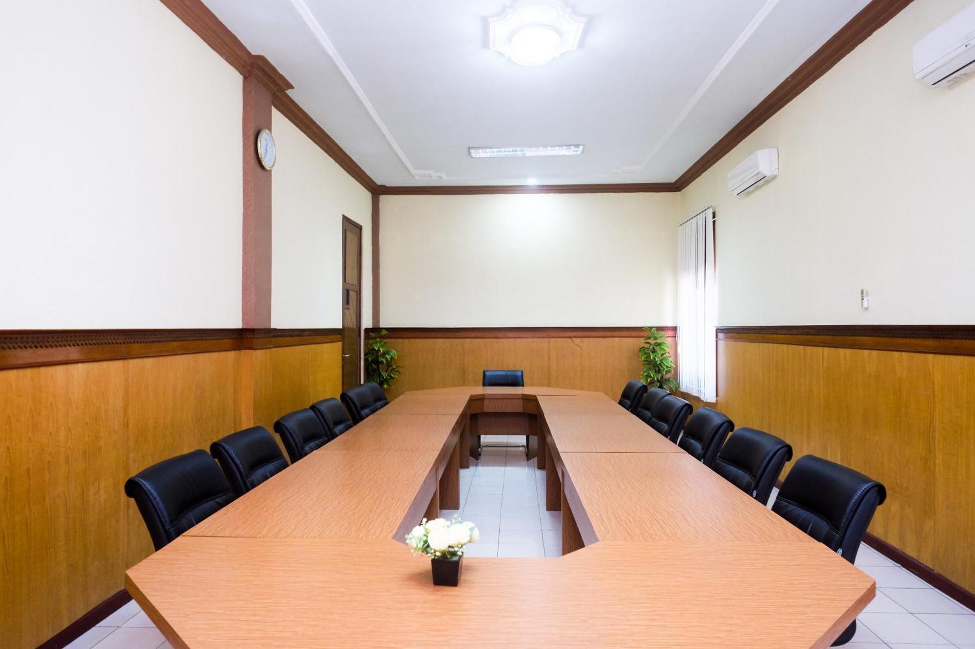 Urbanview Hotel Dedy Jaya Brebes 외부 사진