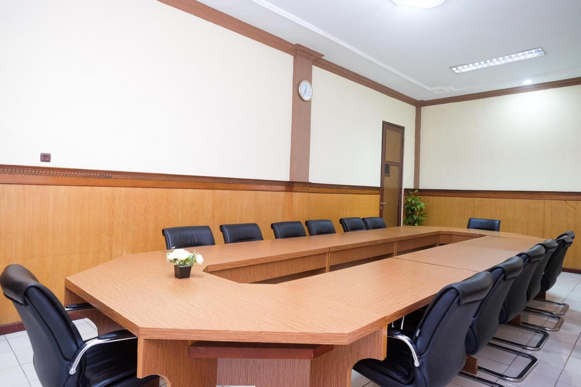 Urbanview Hotel Dedy Jaya Brebes 외부 사진