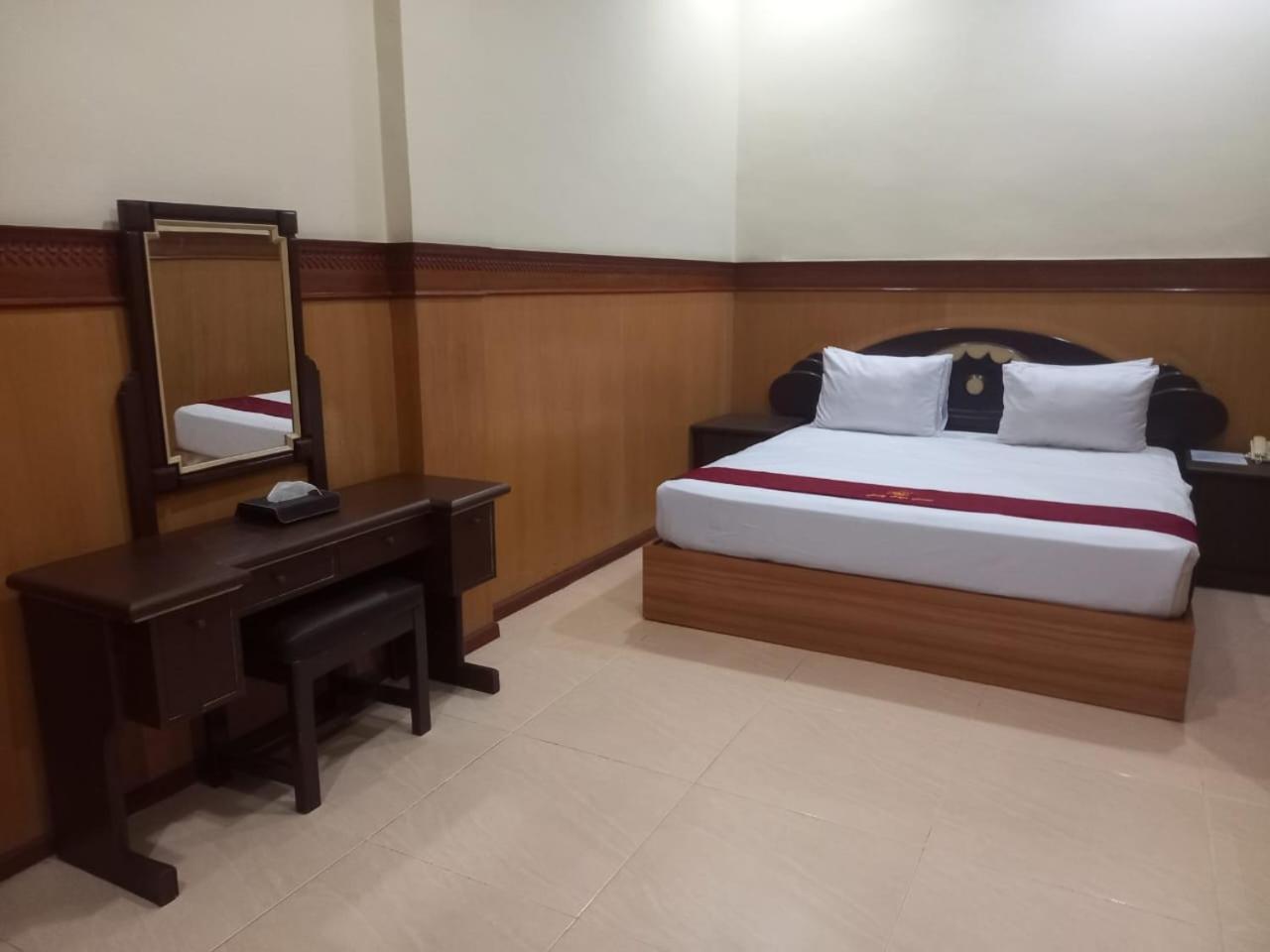 Urbanview Hotel Dedy Jaya Brebes 외부 사진