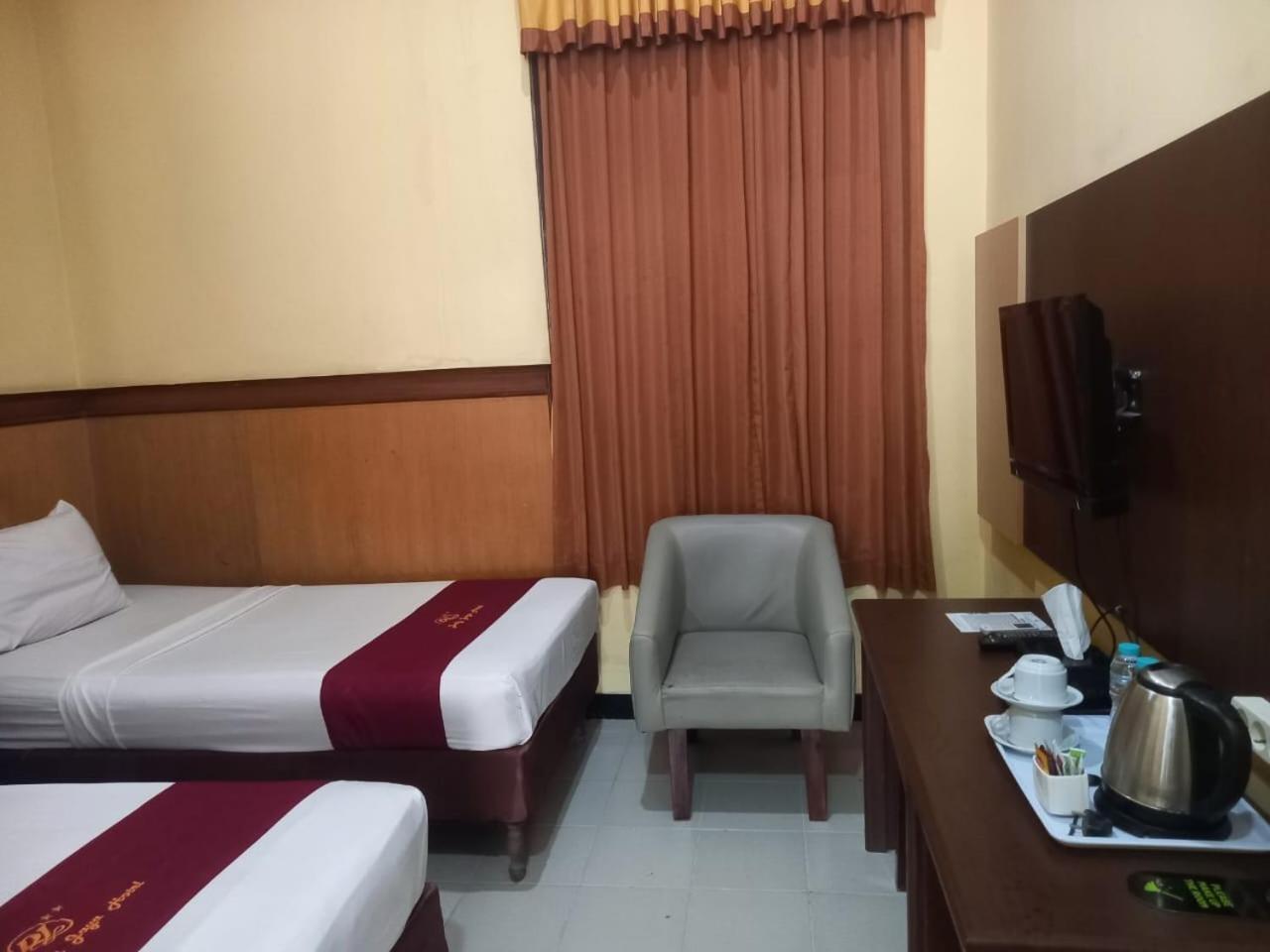 Urbanview Hotel Dedy Jaya Brebes 외부 사진