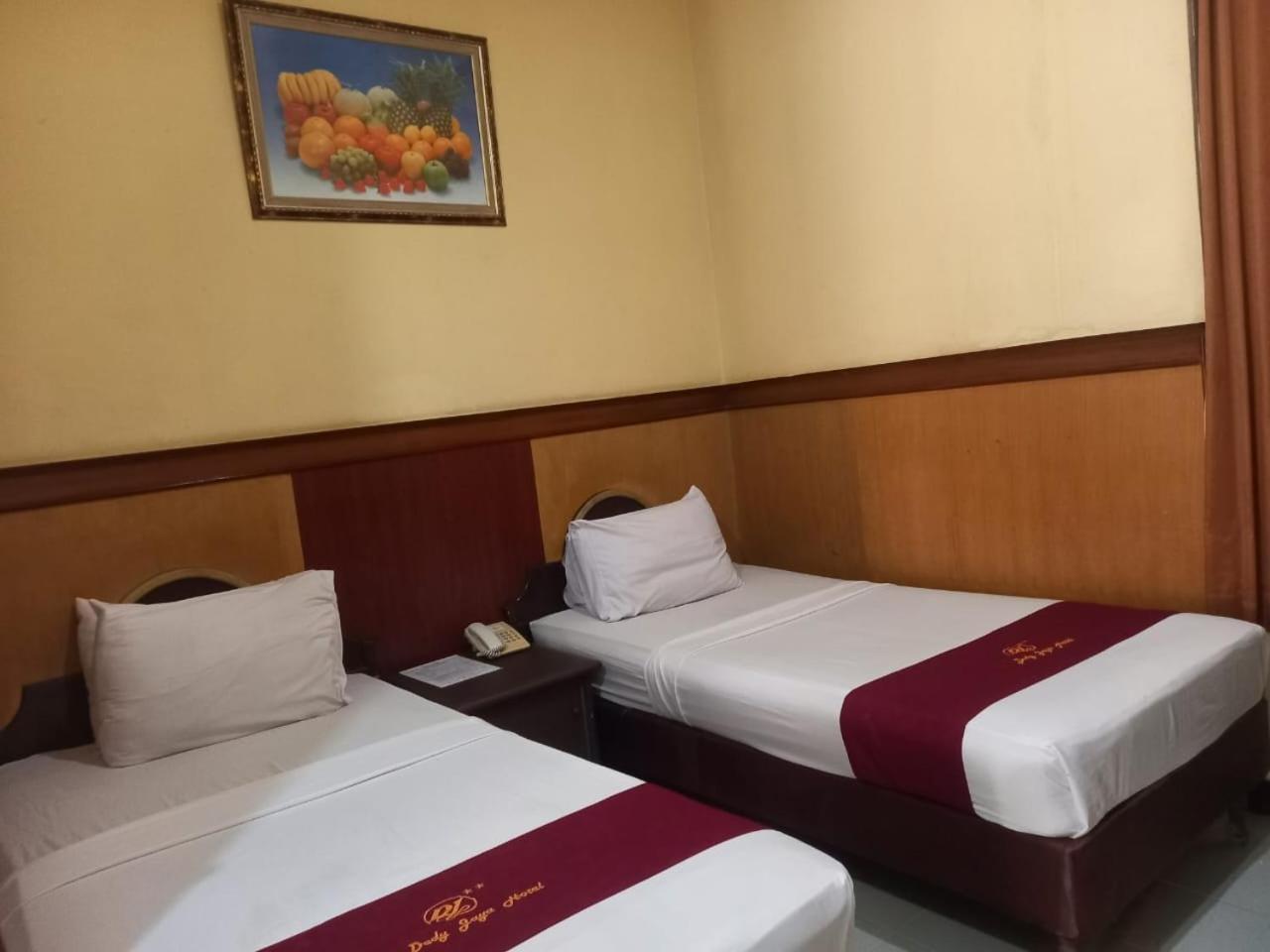 Urbanview Hotel Dedy Jaya Brebes 외부 사진